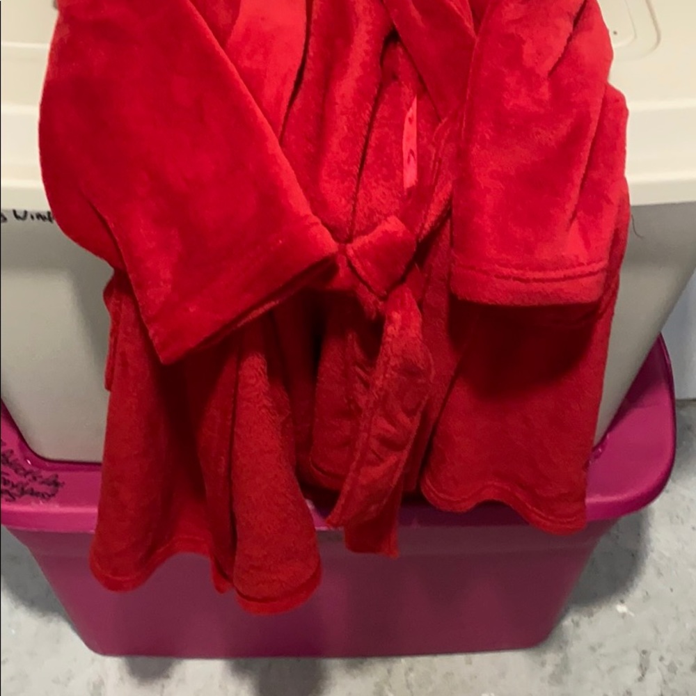 Robe - Picture 2 of 4